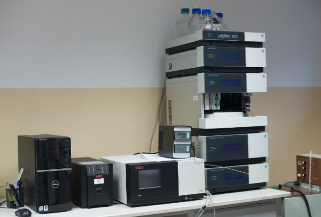 przeciwprądowy, zestaw do ultrafiltracji tangencjalnej, Rozdzielanie białek w wielokolumnowym układzie chromatograficznym.