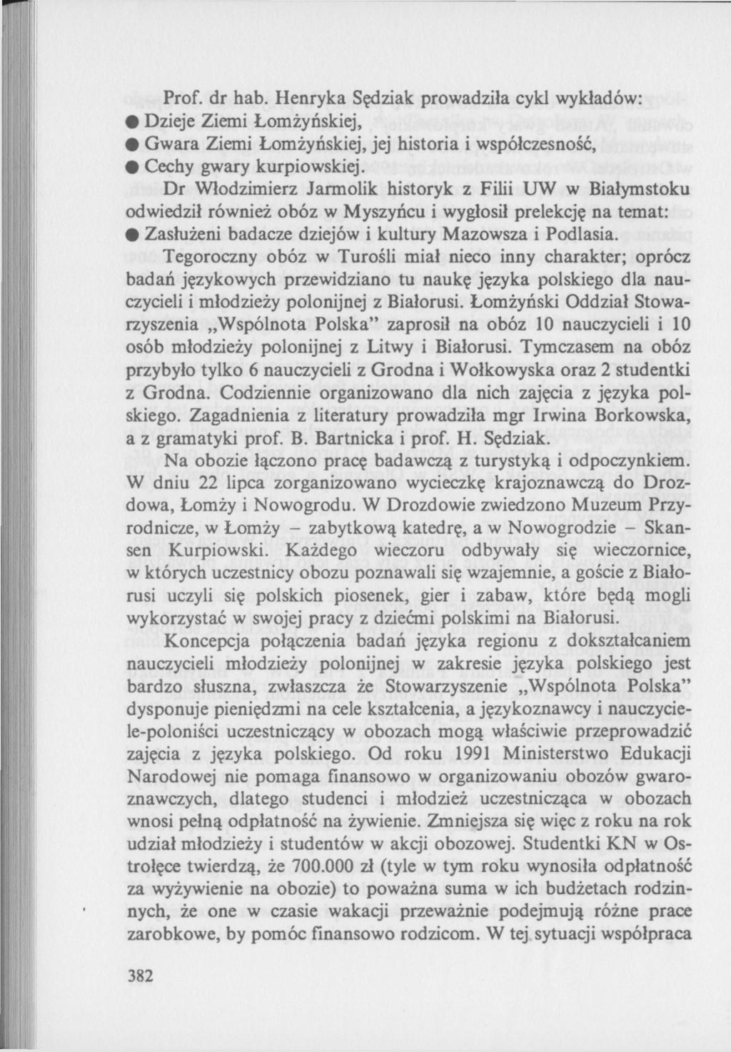 Prof. dr hab. Henryka Sędziak prowadziła cykl wykładów: Dzieje Ziemi Łomżyńskiej, Gwara Ziemi Łomżyńskiej, jej historia i współczesność, Cechy gwary kurpiowskiej.