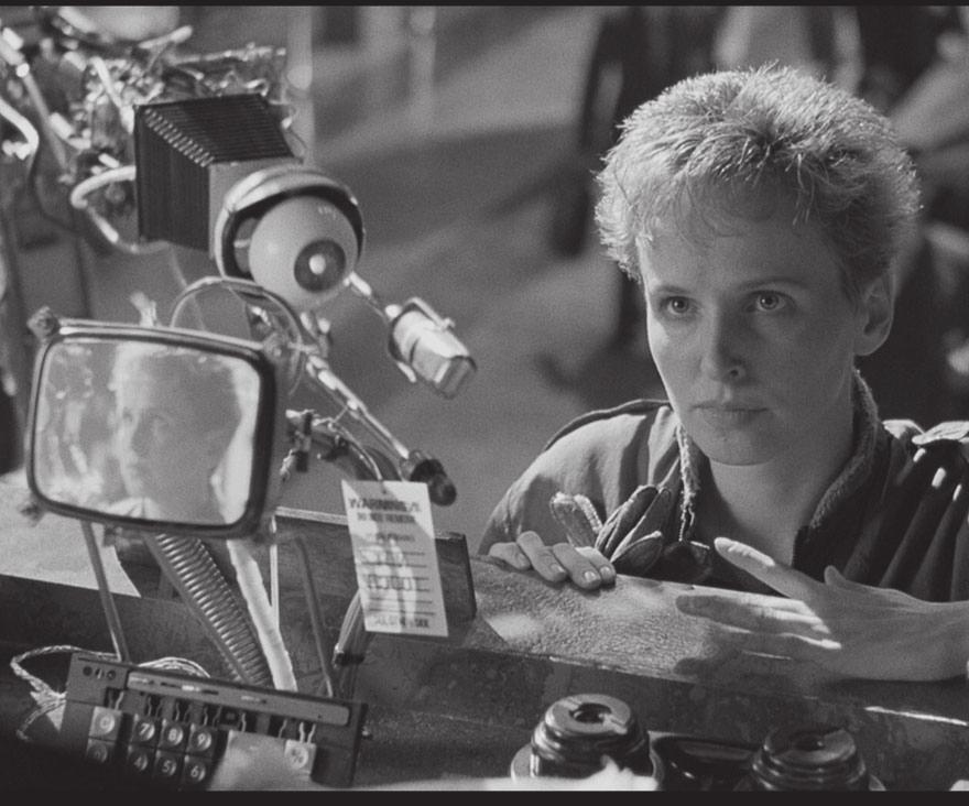 Brazil Brazil veľká británia 1985 dcp 131 min. mp 15 české titulky fantasy sci-fi dráma premiéra: 5. 10. (pôvodná slovenská premiéra 15. 3.