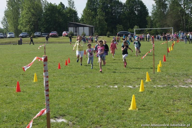 Istniała również możliwość zakupienia popcornu, waty cukrowej, kukurydzy czy lodów.