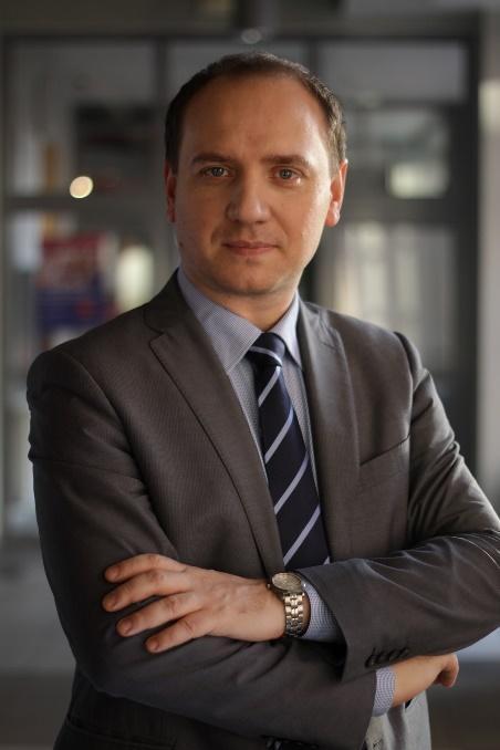 ATUTY KIERUNKU - KADRA Dr Ireneusz Maj Historyk, politolog, pedagog Autor publikacji naukowych, w tym monografii i artykułów z zakresu bezpieczeństwa międzynarodowego w polskiej polityce wschodniej i