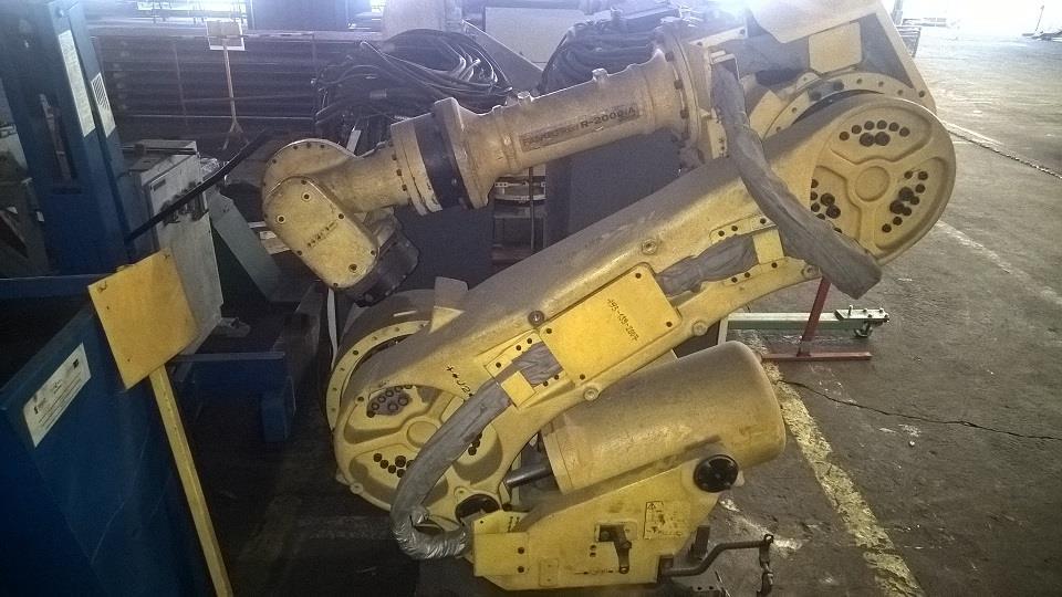 10. ROBOT PRZEMYSŁOWY PRODUCENT FANUC ROK PRODUKCJI 2001 MODEL