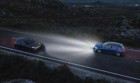 Funkcja automatycznego przełączania pomiędzy światłami drogowymi i mijania Kia High Beam Assist (HBA) System monitorowania ruchu pojazdów podczas cofania Kia Rear Cross Traffic Collision Warning