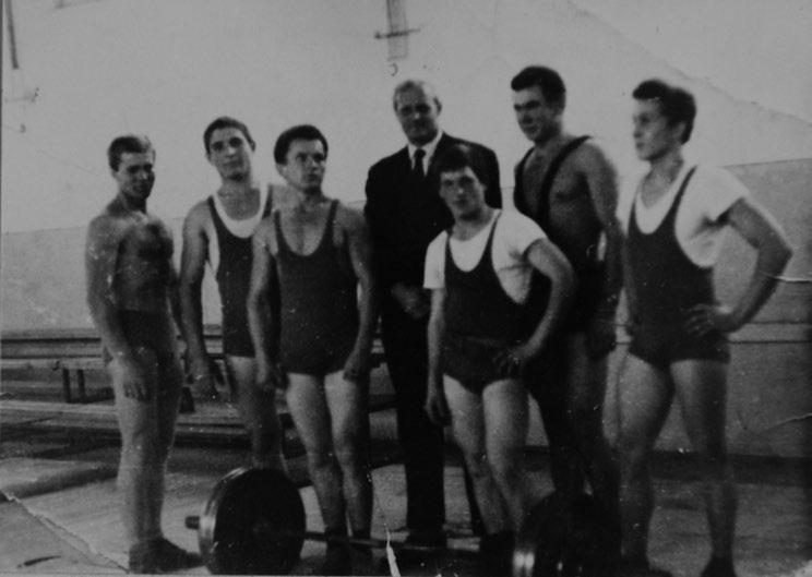 Waldemar Wojciech Bednarski Rocznik Tomaszowski 1(2) Najsilniejsi ciężarowcy Lubelszczyzny w latach 1964 1965: Mieczysław Chyżyński, Jan Pakosik, Józef Owsicki, Franciszek Kosiorski, Leon Gomółka,