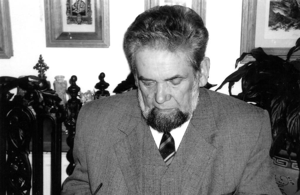 Rocznik Tomaszowski 1(2) Roman Mucha artysta grafik... Roman Mucha wprowadzając wir przestrzeni, raz spokojny, innym razem rozkołysany i żywy.