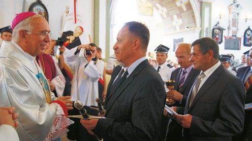 Janusz Brodowski, Janusz Frykowski, Tomasz Zieliński Rocznik Tomaszowski 1(2) Burmistrz Łaszczowa Cezary Girgiel wita Wacława Depo, biskupa Diecezji Zamojsko- Lubaczowskiej, na uroczystościach w
