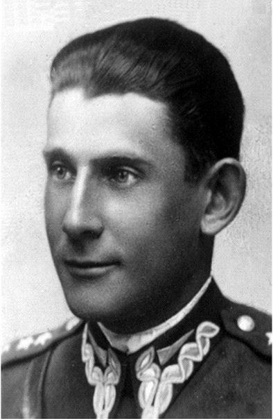 Rocznik Tomaszowski 1(2) 100 lat obecności Sobieszczańskich w Podlodowie Kucharka: Zofia Kopiec. Pokojówki: Stefka, Adela Taranowicz i Marianna Taranowicz [moja prababcia przypis J. F.].