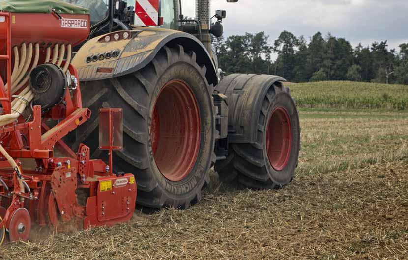 ALITALIA-ORSO COMBI 3000 SPECYFIKACJE TECHNICZNE ORSO HD Szerokość robocza cm 300 350 400 450 Masa kg 1545 1690 1825 2000 Kategoria przyłączenia do trzypunktowego układu zawieszenia II III Moc