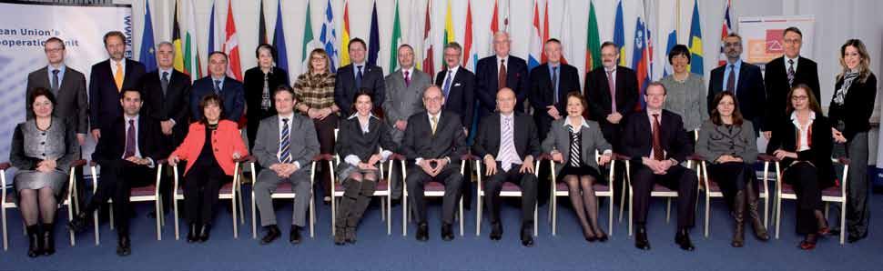 10 Kolegium Eurojust, luty 2011 Siedzą od lewej: Mariana Lilova, BG; Juan Antonio García Jabaloy, ES; Donatella Frendo Dimech, MT; Lampros Patsavellas, EL; Michèle Coninsx, BE, Vice-President; Aled