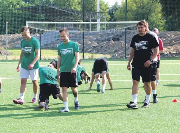 8 sport Drugi charytatywny bieg w szpilkach Blisko 130 osób wzięło na Placu Wolności udział w drugim charytatywnym biegu w szpilkach.