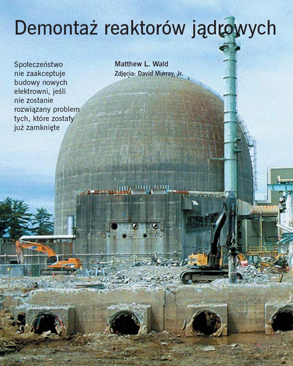 Z powierzchni betonu wokoło zbiornika ciśnieniowego reaktora usunięto pneumatycznie górną warstwę, by pozbyć się skażeń.