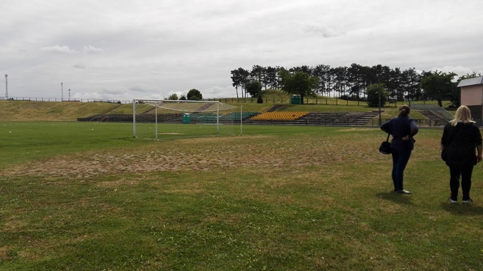 Rysunek 20. Stadion miejski w Dąbrowie Białostockiej Źródło: dokumentacja fotograficzna ze spaceru badawczego. Rysunek 21.