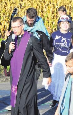 Je eli osoba, która pod protekcj¹ Anio³a Stró a trafi do raju, anio³ ten awansuje w swojej hierarchii na wy - szy szczebel i trafia do chóru anio³ów, gdzie oddaje chwa³ê Trójcy Œwiêtej.