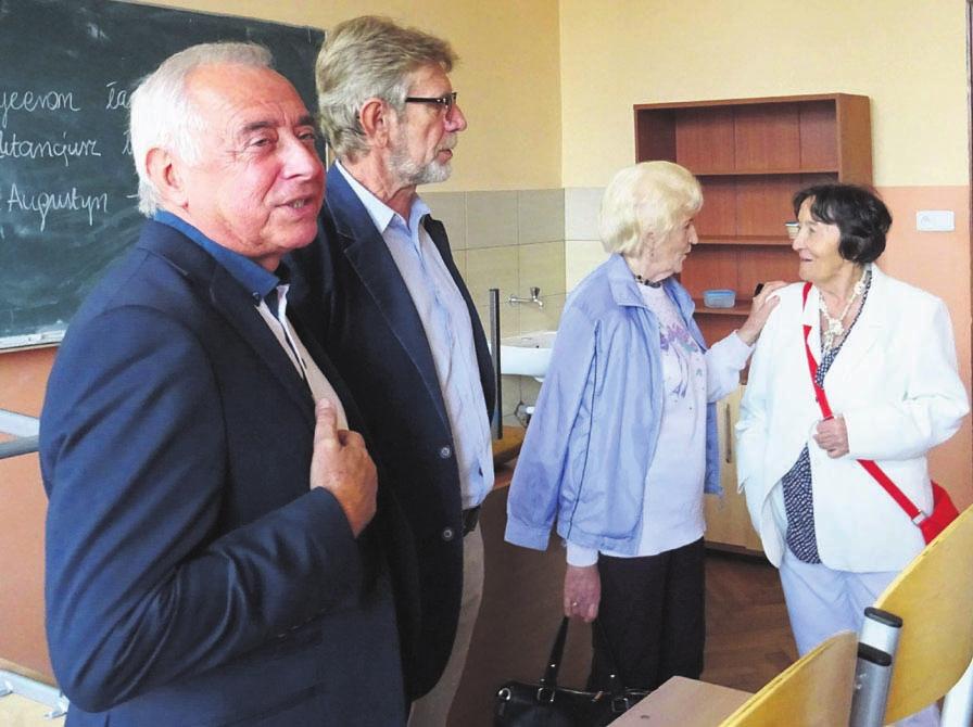 zaœwiadczyæ o wielkoœci nadziei. By³y z nami panie Profesorki tylko trzy dotar³y na zjazd, choæ zaproszeñ wys³aliœmy wiêcej. Nazwiska Odesz³ych mia³em w¹tpliw¹ przyjemnoœæ odczytaæ w œwi¹tyni.