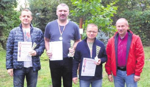 Robert Wasielak (CSiR, 82 pkt., 2. Robert Grz¹dka (67 pkt.), 3. Mariusz Czubak (64 pkt.) obaj niezrzeszeni Seniorzy ps-10: 1. Robert Wasielak (81 pkt.) 2. Iwona Kar ewicz (75 pkt.), 3. Mariusz Czubak (71 pkt.
