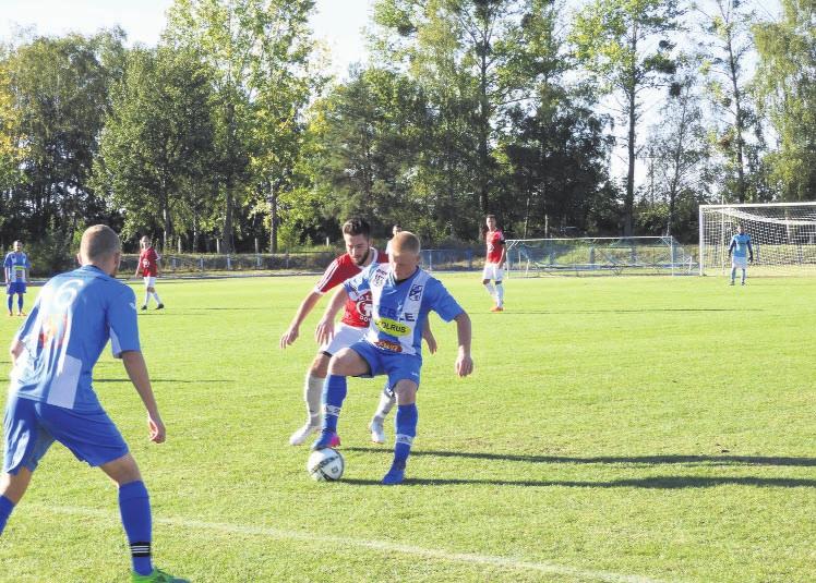 Krutin odes³any na trybuny W trakcie meczu by³ wulkanem energii, który dopingowa³ swoich futbolistów do wytê onej gry, korygowa³ ustawienia i instruowa³, jak rozgrywaæ akcje, ale te surowo recenzowa³