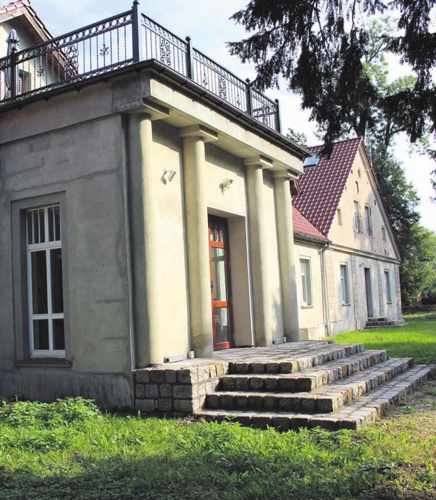 wodoci¹gowa, gazowa i kanalizacyjna, oraz plac parkingowy Obiekt ogrodzony i monitorowany Otoczenie