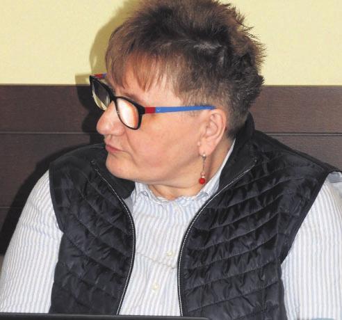 Spodowa³a reakcjê radnego z Borzêciczek. Jak sprawa oœwietlenia wygl¹da w mojej wsi? zapyta³. Po odpowiedzi wiceburmistrza Jaros³awa Ratajczaka, e lampa zostanie tam za³o ona, poprosi³ o szczegó³y.