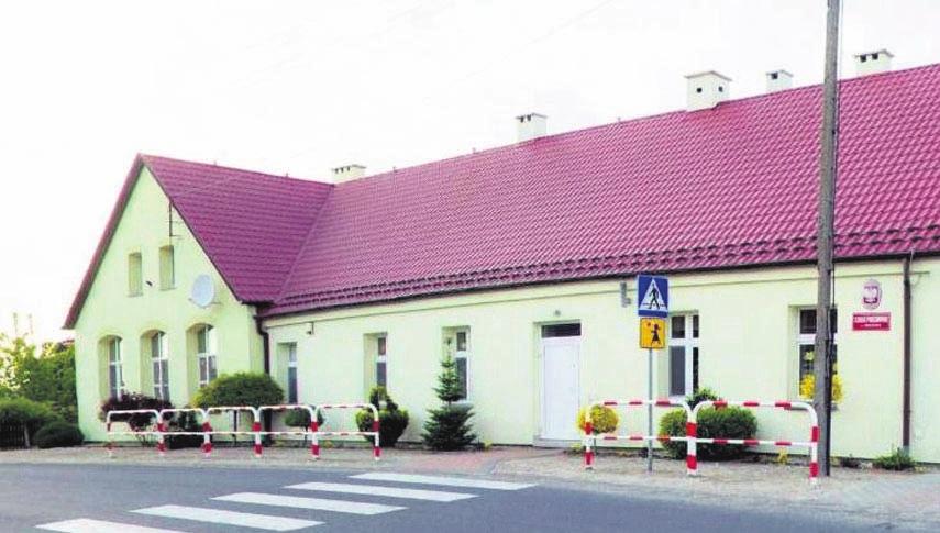 Wiele razy zwracaliœmy uwagê na koniecznoœæ wymiany ca³ego chodnika. Sami nie mo emy go ruszyæ ani usun¹æ twierdzi Maciejewska.