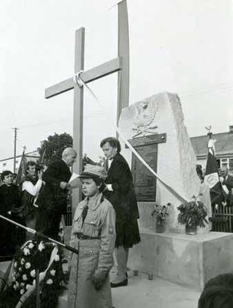 Uroczystość odsłonięcia i poświęcenia pomnika Żołnierzy Września 1939 r. w Grabowcu Górze, 16 września 1989 r. Ks.