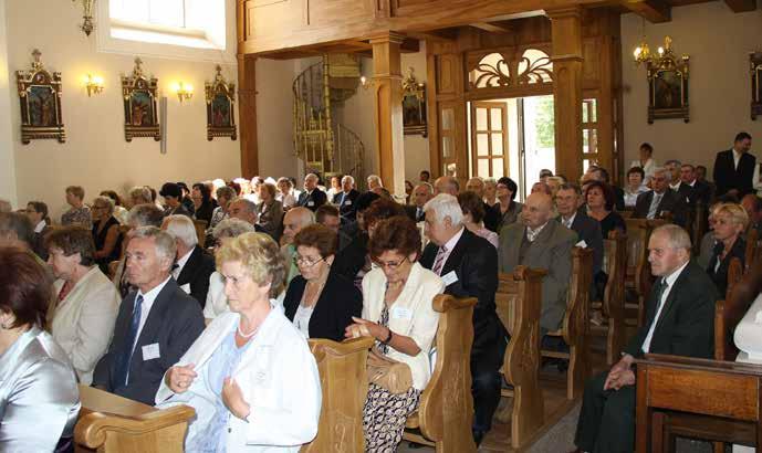 Zjazd rozpoczął się w kościele o godz. 11:00 koncelebrowaną mszą świętą, której przewodniczył ks. Romuald Bekier - absolwent liceum z roku 1955. Ks.