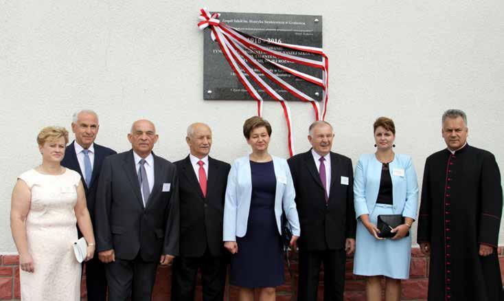 O d 1 września 1997 roku funkcjonuje Zespół Szkół w Grabowcu. W skład zespołu wchodzą: przedszkole samorządowe oraz szkoła podstawowa.