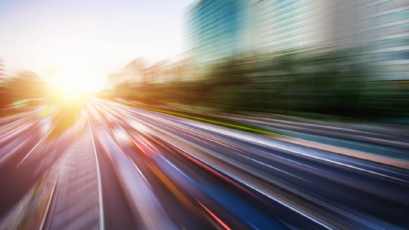 Transformacja systemu transportowego, która zagwarantuje mobilność w miastach przyszłości Anne Klein-Hitpaß Koordynatorka projektu Miejska