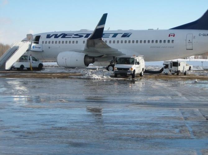 737 z Calgary International