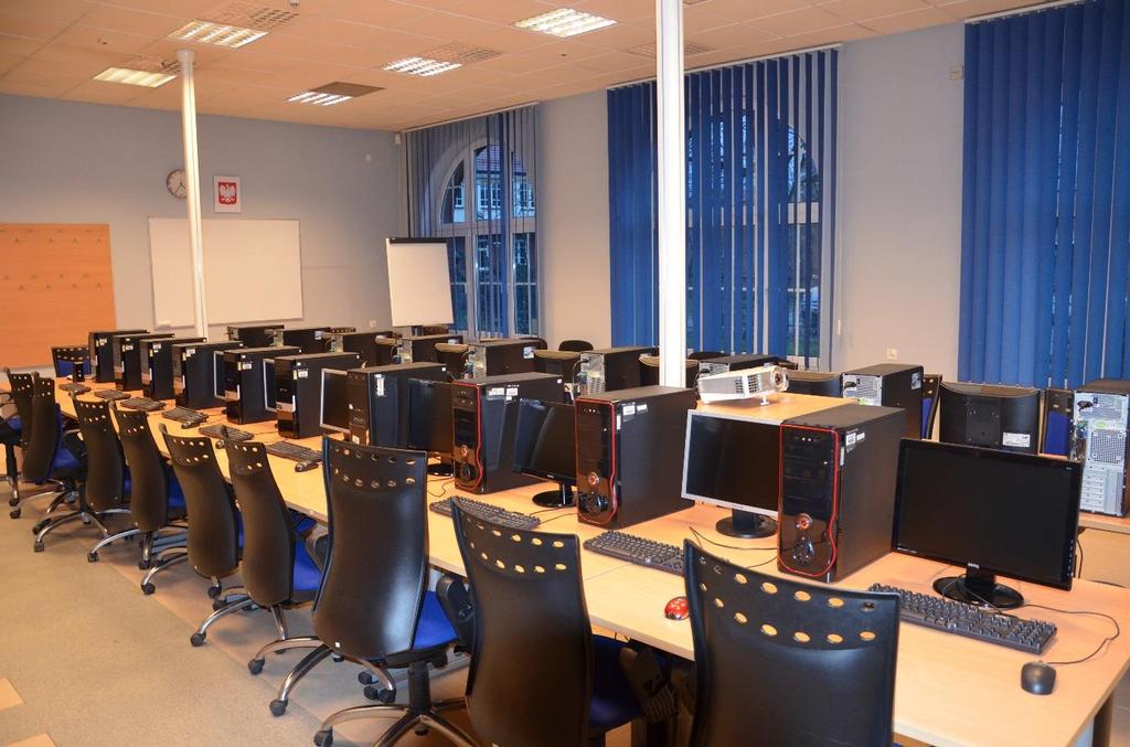 ilość stanowisk komputerowych z zainstalowanym
