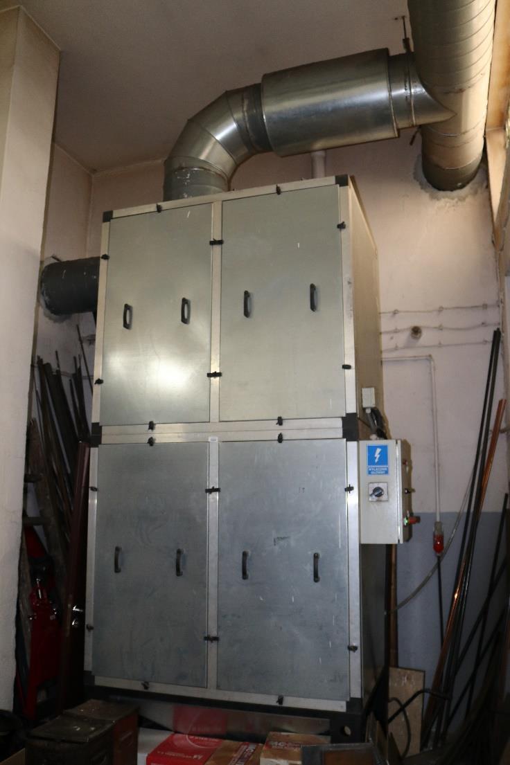 - Invertec V270 2 szt. - Sherman TIG 200 AC/DC 1 szt. - sekator tlenowy Magnum 30 1 szt. - szlifierka dwutarczowa 2 szt. - prasa śrubowa 1 szt.
