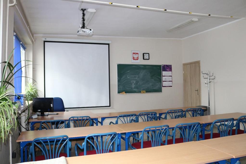 Sala dydaktyczna 13 Wyposażenie: - komputer