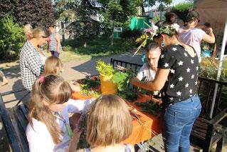 Wielkopolski zwiedzali Mszczonów 14 Jak się bawić to rodzinnie i w Lutkówce 15 Gorący, atrakcyjny, rozśpiewany JARMARK MSZCZONOWSKI 16 Na tory wyruszył wakacyjny pociąg Słoneczny!