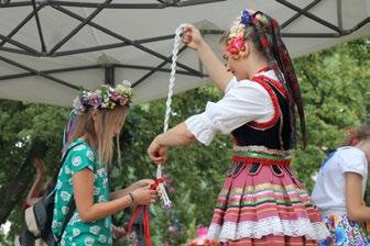 Z ŻYCIA GMINY poruszenie wśród słuchaczy wzbudził występ najmłodszej artystki.