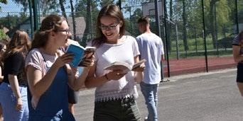 W tym szczególnym dla nas dniu nie mogło zabraknąć odznaczeń dla druhów, którzy zasłużyli się swoją postawą godną strażaka ochotnika. Już za chwilę zostaną oni uhonorowani odznakami.