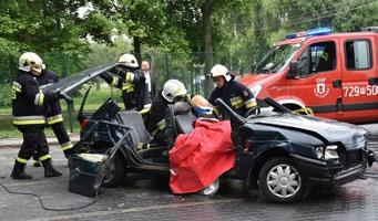 Mobilne Centrum Edukacyjne wzbudziło ogromne zainteresowanie zarówno młodszych, jak i starszych uczestników Pikniku.