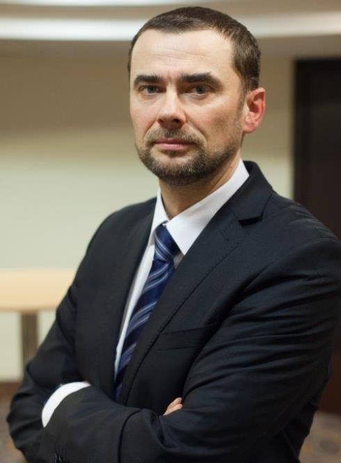 ukończył Wydział Ekonomii Uniwersytetu Szczecińskiego posiada stopień MBA European University Centre for Management Studies in Switzerland zajmuje