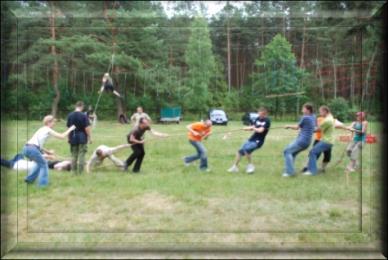 Bardzo wesoła konkurencja Cyrkiel - zgrywająca zabawa zespołowa, polegająca na wyścigu dwóch specjalnie przygotowanych cyrkli Gąsienica - wesoła konkurencja dla
