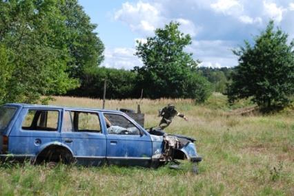Łowy zabawa, w której uczestnicy wyposażeni w broń muszą upolować 3 wyszkolonych, nieuzbrojonych uciekinierów.