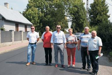 Przed mszą delegacja żołnierzy zapaliła symboliczne znicze pod pomnikami: Zbrodni Katyńskiej, Katastrofy Smoleńskiej i gen. Władysława Sikorskiego znajdującymi się na terenie kościoła.