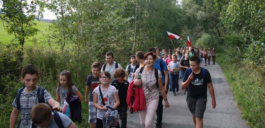 22 Wiadomości Gminne Kultura 23 ZAWODY PROJEKT NIEPODLEGŁA SPORTOWE W PLACÓWKACH KULTURALNYCH Gminna Biblioteka Publiczna w Starej Wsi