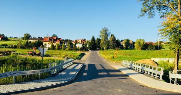 4 Wiadomości Gminne Inwestycje 5 RUSZA BUDOWA OCZYSZCZALNI ŚCIEKÓW W STAREJ WSI I PRZEBUDOWA DRÓG GMINNYCH Rozpoczęły się prace związane z inwestycją pn.