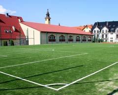 Boiska sportowe zostały także odpowiednio wyposażone, pod określone dyscypliny sportowe.