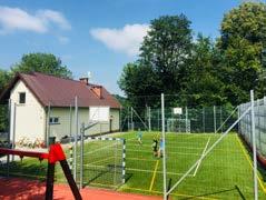 znajdujący sie przy budynku szkoły, a na miejscu wykonano również ogrodzenie.