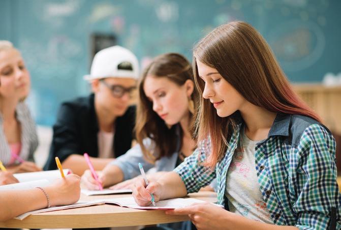 ARKUSZ EGZAMINACYJNY 8 TWORZENIE WYPOWIEDZI PISEMNEJ - 20% Ostatnim zadaniem egzaminu ósmoklasisty jest wypowiedź pisemna.