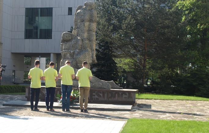 Celem I etapu było oddanie hołdu rozstrzelanym przez Niemców Profesorom przez złożenie okolicznościowego wieńca i zniczy pamięci przed Pomnikiem Pomordowanych Profesorów Lwowskich na terenie