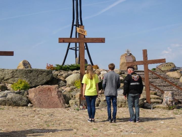 Kuźnica Białostocka, Memoriał Golgota Wschodu oddanie hołdu wywożonym na Sybir i Bohaterom Powstania Styczniowego Następnie przez przejście graniczne Bruzgi za cel obraliśmy