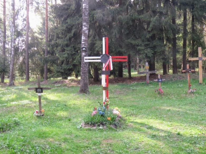 II etap Rajdokonferencji tego dnia stanowiły Kuropaty uroczysko pod Mińskiem gdzie wraz z Charge d affaires Ambasady RP w Mińsku Michałem Chabrosem uroczyście