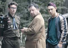 Szkopuł w tym, że zostaje tam posłany nie sam, ale wraz ze swym partnerem człowiekiem, co rodzi mnóstwo zaskakujących i zabawnych sytuacji. Czuwaj Polska, thriller: 08-13.06. godz.
