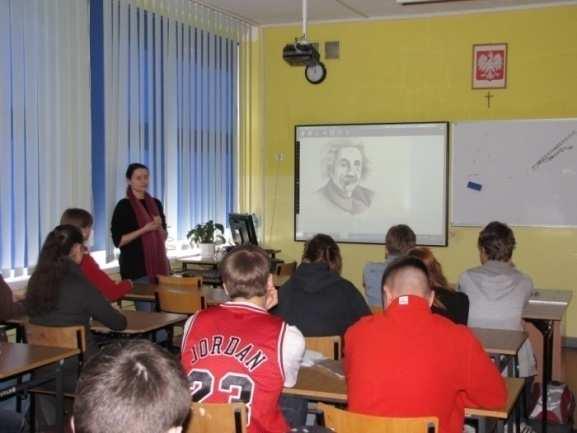 pracownia chemiczna wyposażona w specjalistyczny sprzęt do