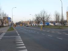 1 Oddzielenie ruchu pieszego i rowerowego od ruchu pojazdów na odcinkach dróg * budowa ciągów pieszo - rowerowych poza koroną drogi, * wydzielenie ciągów pieszo - rowerowych na koronie drogi,